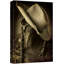 Chapeau de cowboy sur la corne de selle suspendue, éperons et cuir, art rétro-101090517-101090519