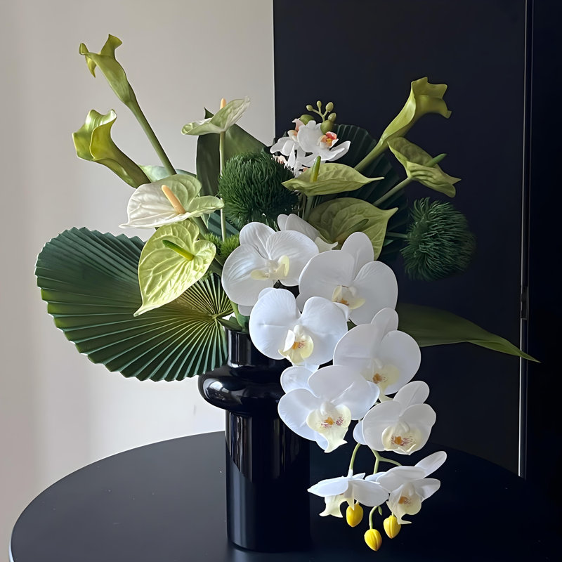 Ornements de fleurs simulées