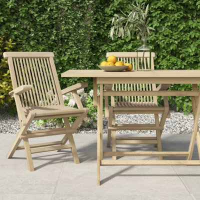 Chaise de patio pliante en teck