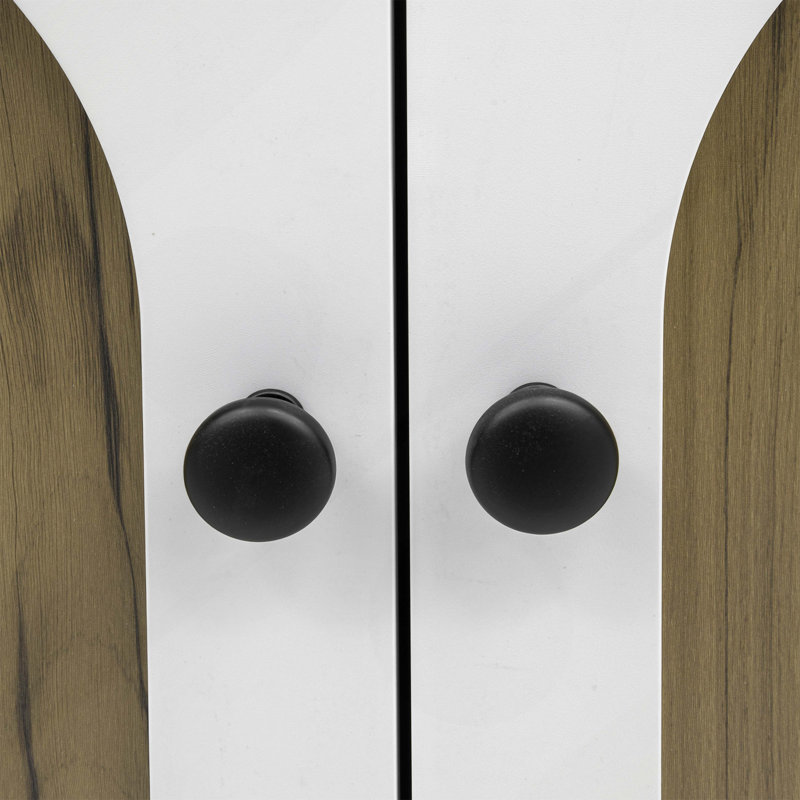 Armoire / garde-robe multifonctionnelle avec porte-chaussures, cintres et crochets. Garde-robe - Une garde-robe est fabriquée en panneau de fibres à densité moyenne robuste avec un design moderne