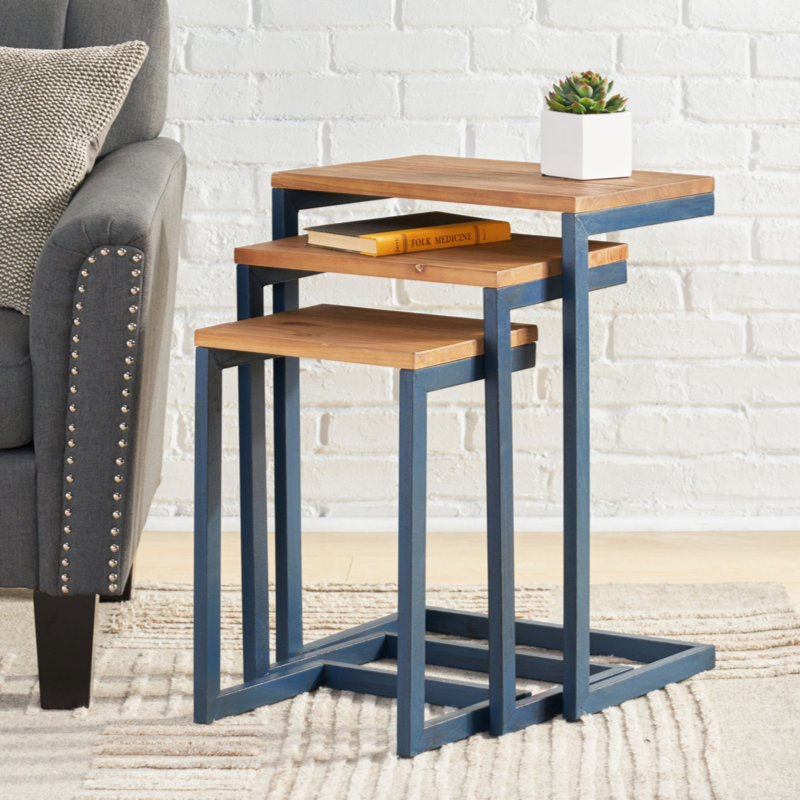 Ensemble de trois tables gigognes moderne de style industriel en bois de sapin Leblanc