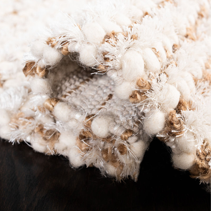 Tapis blanc / beige en acrylique Delane, Rectangle 2 pi 3 po x 4 pi