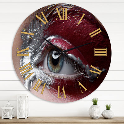 Photo retouchée - horloge murale moderne