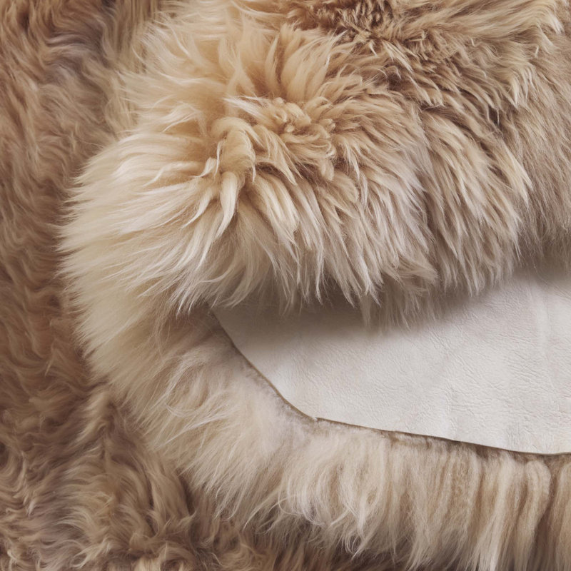 Tapis beige en peau de mouton Pavlova, Tapis de couloir 2 pi x 8 pi 5 po