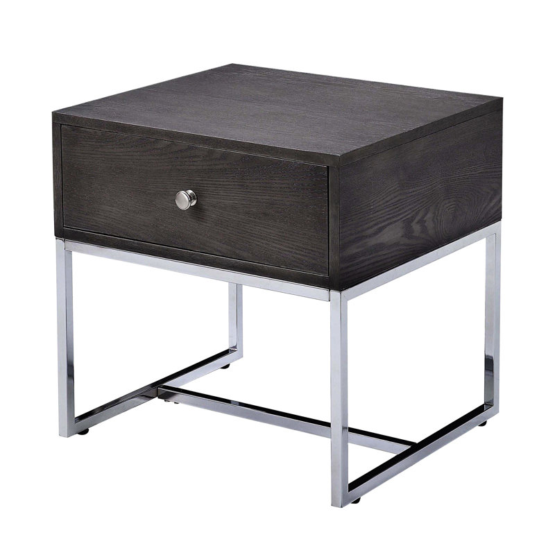Table d'appoint moderne en chêne gris, alliant structure et rangement, pour un style résolument moderne.