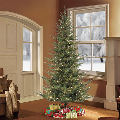 Sapin de Noël vert avec lumières claires / blanches