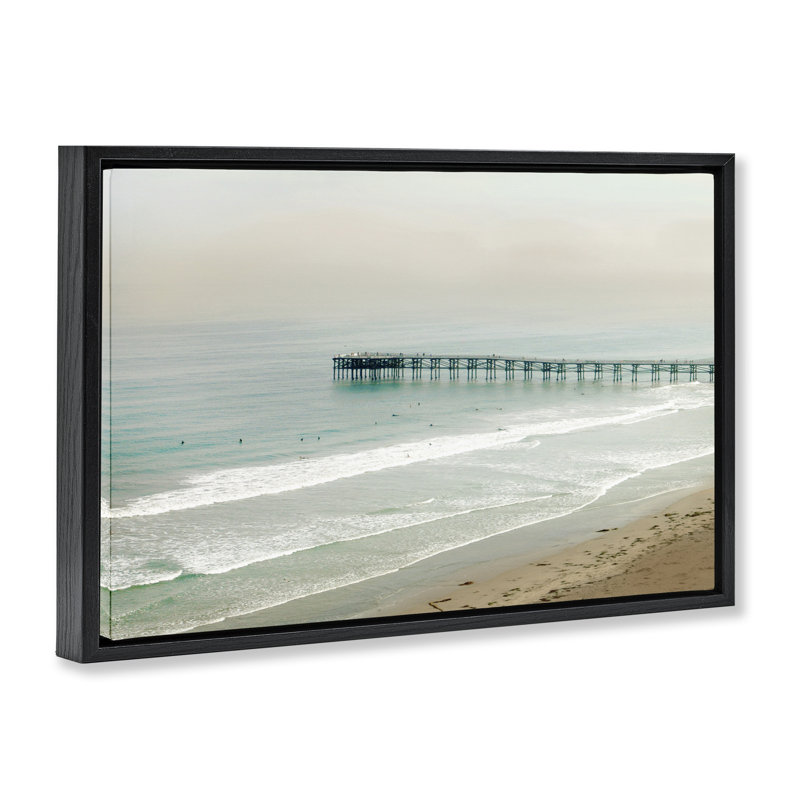 "Distant Pier", jetée encadrée sur toile flottante, design par Rhonda Addison, Cadre flottant noir de jais, H 17 po x l 25 po