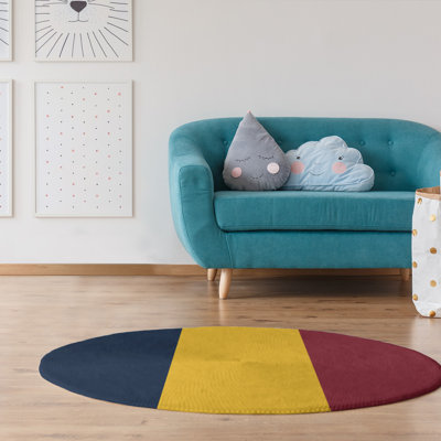 Tapis bleu/jaune/rouge rayé