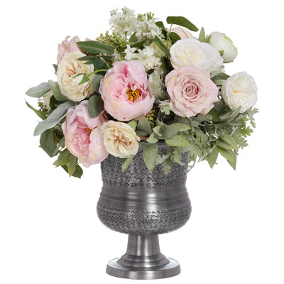 Arrangement floral en fausse rose, lilas, pivoine et renoncule