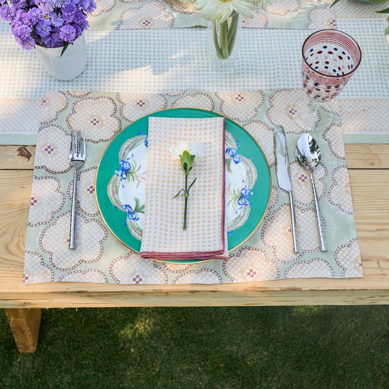 Floral Burst Table Placemat 14x20 Inch, Green