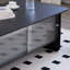 Table basse rectangulaire minimaliste moderne avec rangement à porte coulissante en verre, parfaite pour le salon, la chambre à coucher ou le bureau.-1460036314