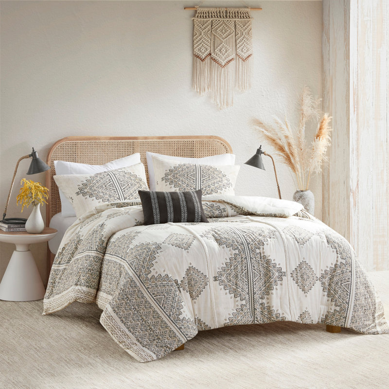 Ensemble d'édredon imprimé géométrique avec détails en chenille et coussin décoratif