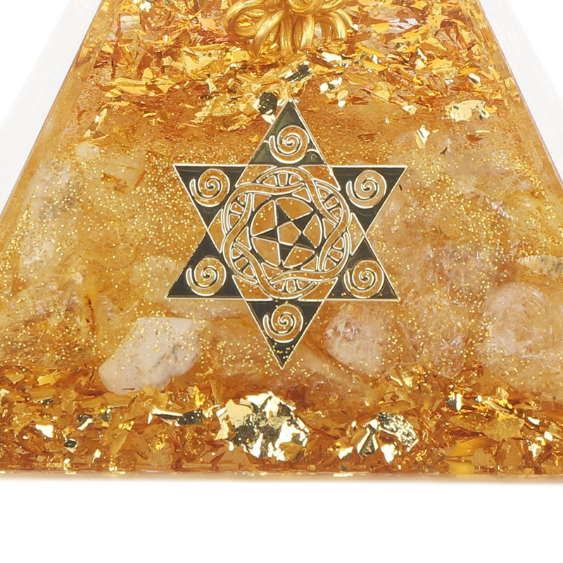 Orgonite Pyramid 6cm générateur d'énergie fil de cristal à la main décor pour le succès de richesse positive