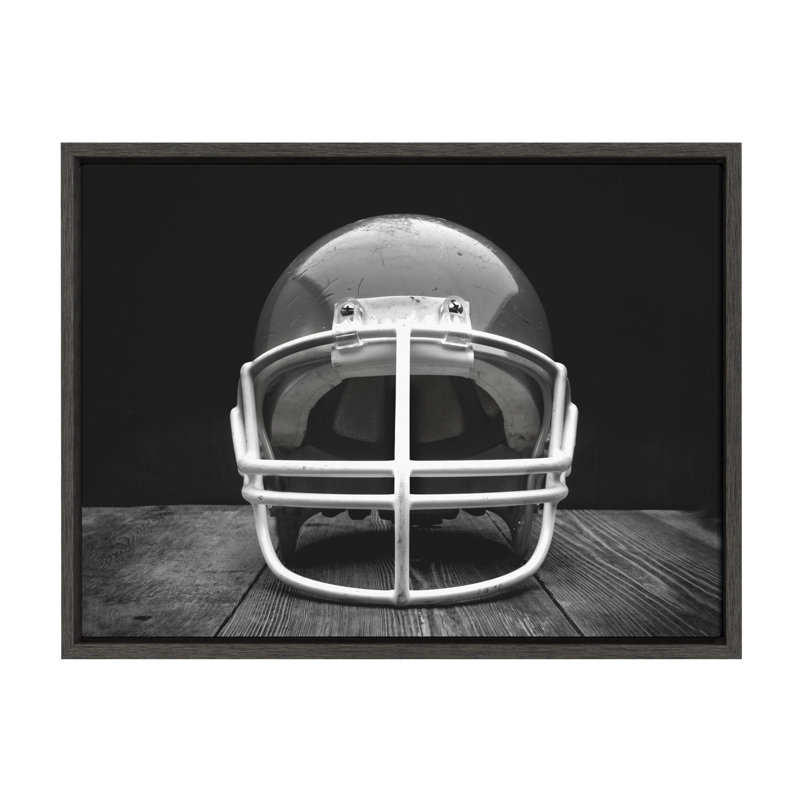 «Vintage Football Helmet on Black» par Saint and Sailor Studios, reproduction d'art sur toile encadrée