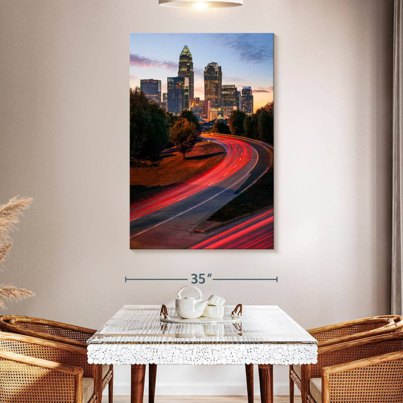 Aime illuminée, autoroute de Charlotte, H 51 po x l 34 po