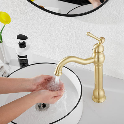 Single-handle Bathroom Faucet with Drain Assembly