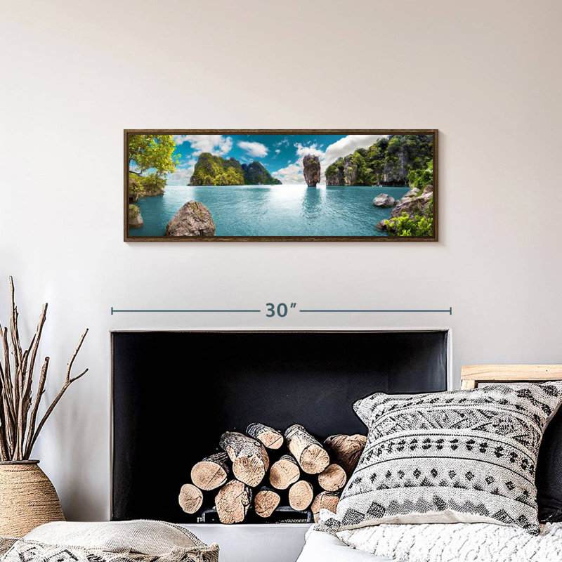 Iconic James Bond Island, 28" X 10", Cadre flottant en noyer