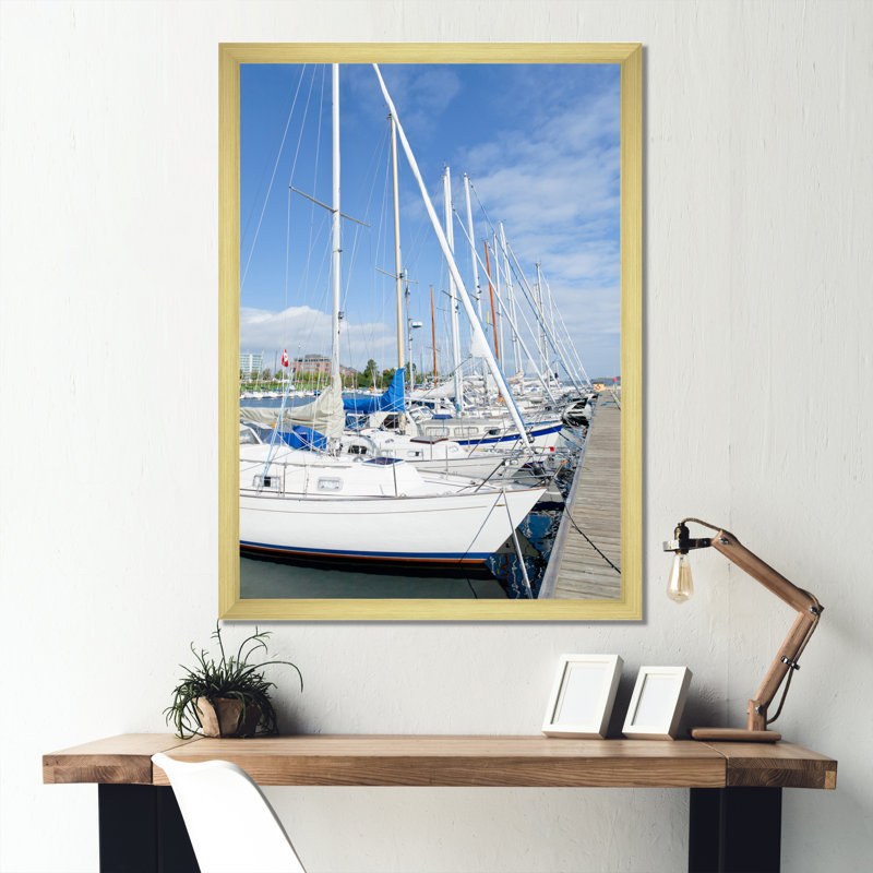 Voilier, photo IV sur toile, H 44 po x l 34 po x P 1,5 po, Encadrement doré