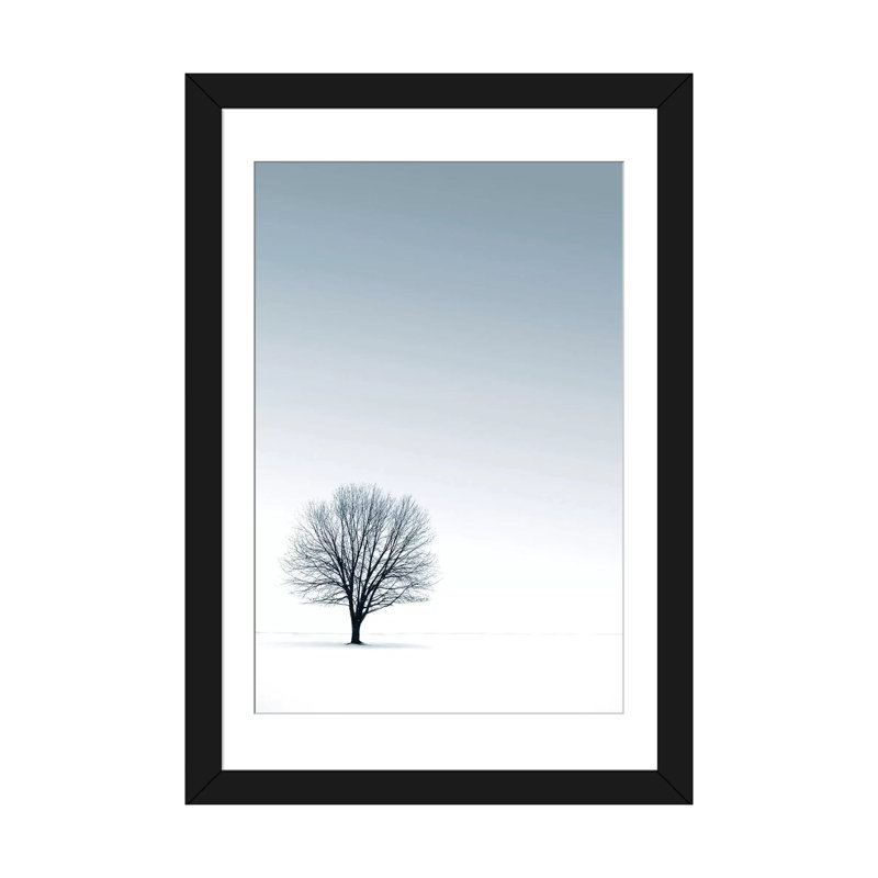 Arbre dans un paysage d'hiver, impression, Papier avec cadre noir, Blanc, H 32 po x l 24 po x P 1 po