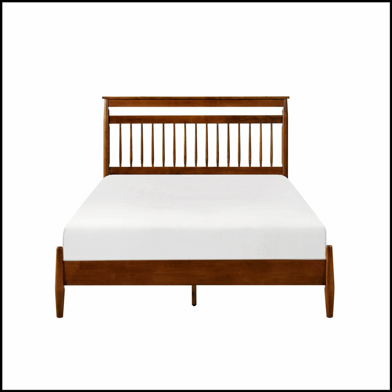Lit de taille luxueuse avec support de matelas de qualité supérieure, assurant confort et durabilité pour une nuit de sommeil reposante.