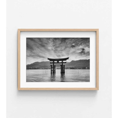 Torii Reflections - Photographie noir et blanc du Japon