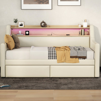 Lit de jour simple beige avec compartiments de rangement, station de charge et station à vêtements à lumières à intensité variable, ambiance de revêtement