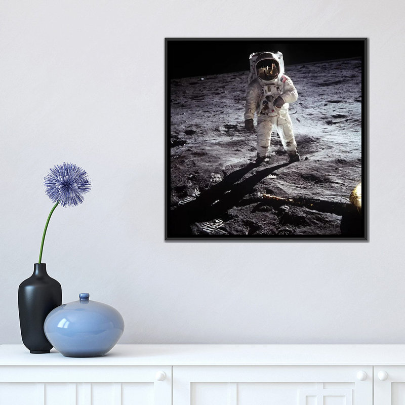 «Astronomie et espace», reproduction de photo sur toile, H 18 po x l 18 po x P 1,5 po, Toile avec cadre noir, Pas de tapis