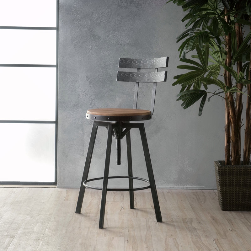 Chaise en métal avec siège en bois
