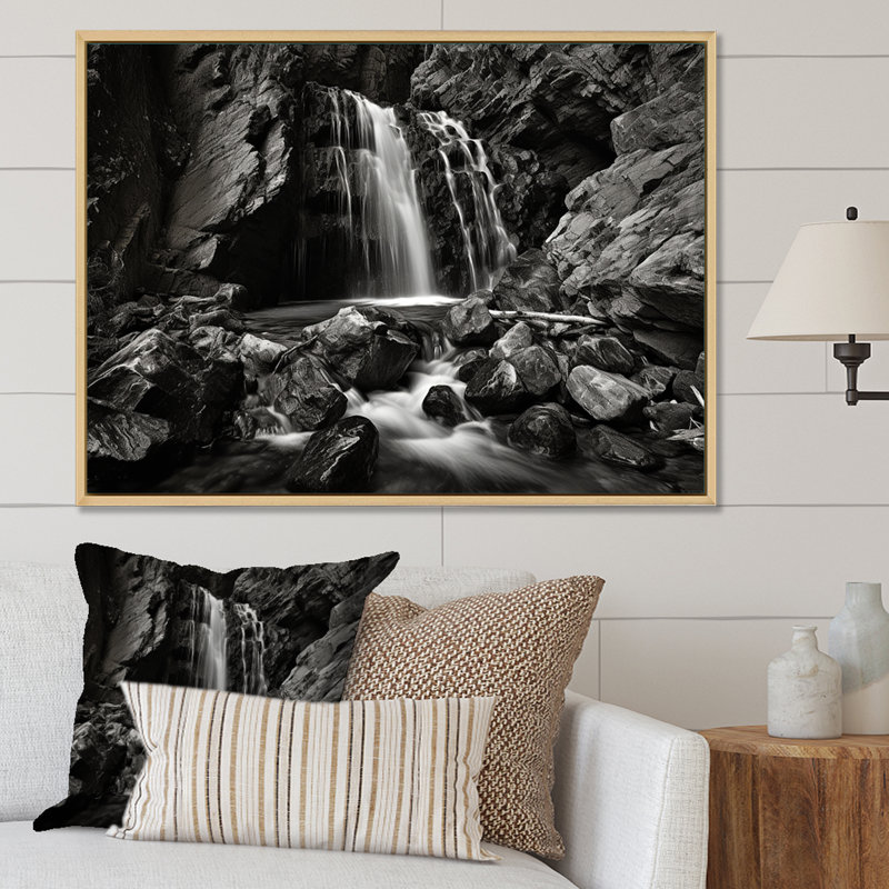 «Waterfall Cliff Scenery II», reproduction sur toile, Cadre naturel flottant, H 24 po x l 32 po x P 1 po