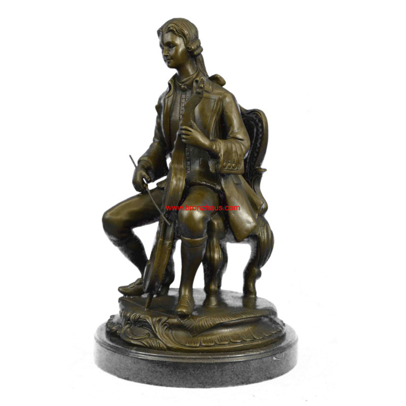 Statue homme jouant de la musique avec violoncelle