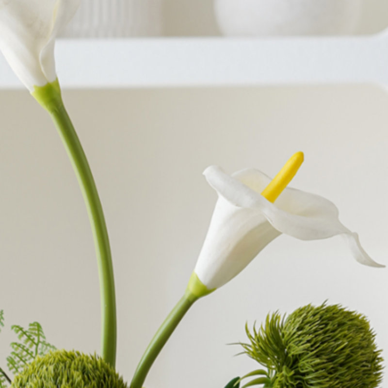 Ornements de fleurs simulées