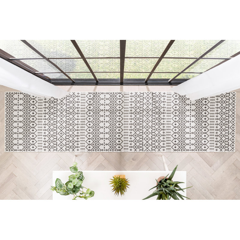 Tapis intérieur / extérieur ivoire Marshanna Nord Trellis, Tapis de couloir 2 pi 7 po x 9 pi 10 po