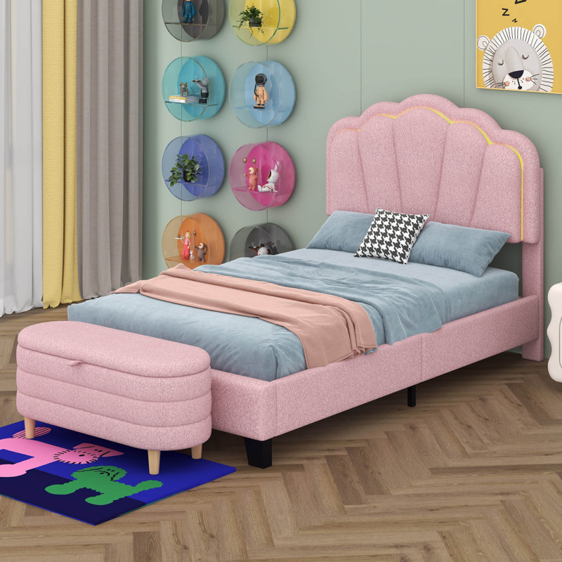 Lit plateforme tapissier en forme de fleur avec repose-pieds Sherpa Witcomb, Simple, Rose