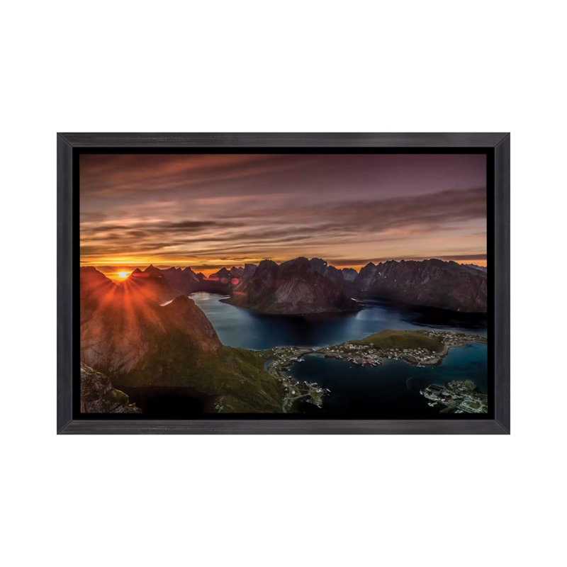 «Midnight Sun, Norvège I» par Anders Jorulf - reproduction de photo encadrée, H 18 po x l 26 po x P 1,5 po