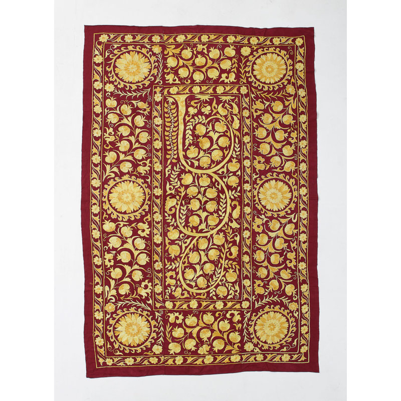 Décoration murale 57 po x 83 po en rouge bourgogne et jaune. Housse de lit en soie brodée. Décoration murale Boho