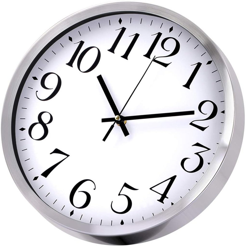 Horloge murale 12 po silencieuse avec mouvement de balayage - à piles, cadre en aluminium argenté, mécanisme à quartz pour la maison, la cuisine, le bureau ou le patio (blanc)