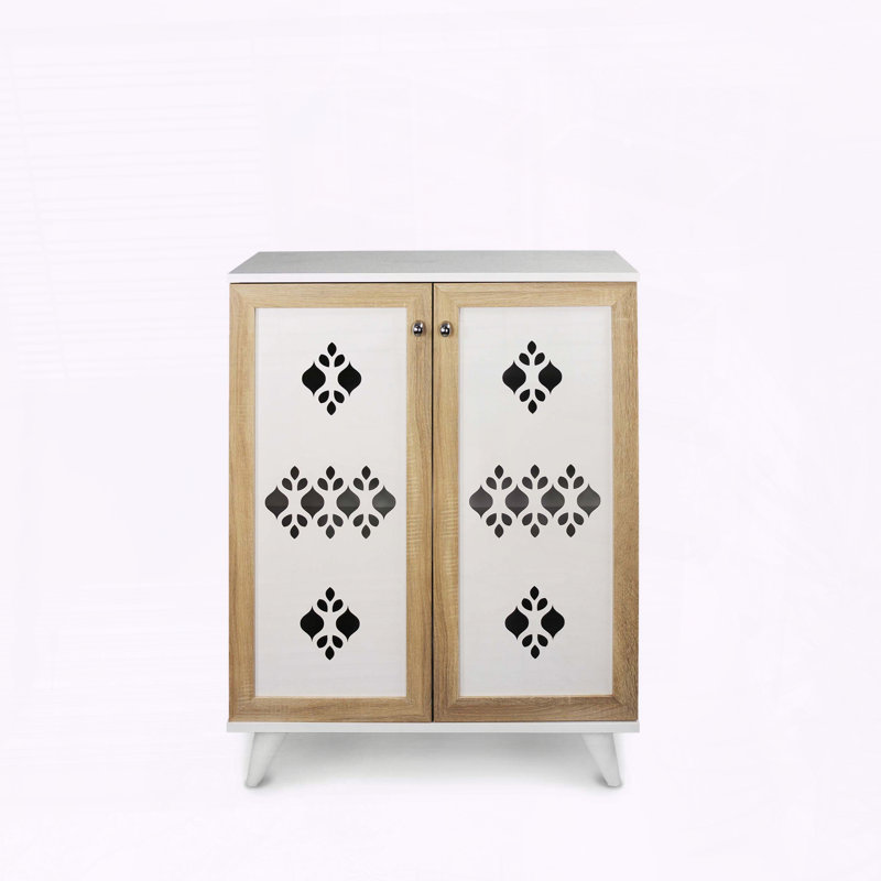 Élégante armoire à chaussures en bois avec plusieurs tablettes et une élégante finition en bois