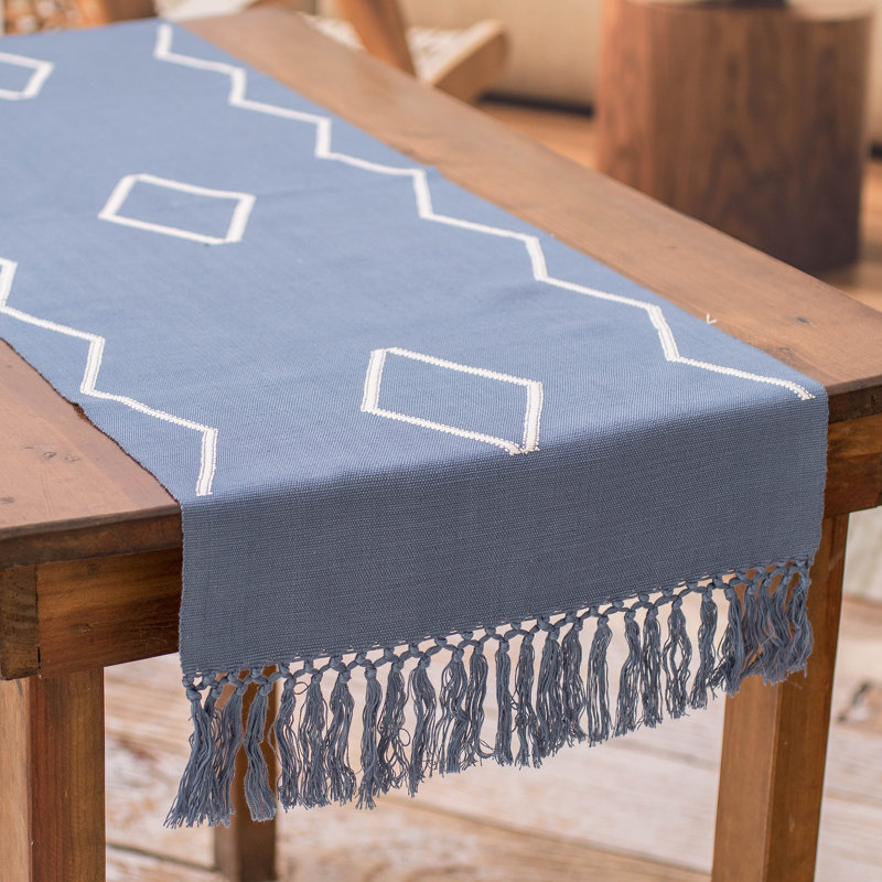Chemin de table Novica