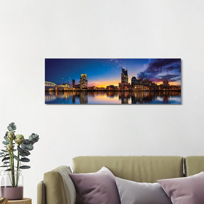«Night Is Falling On Nashville» - Giclée sur toile tendue avec châssis