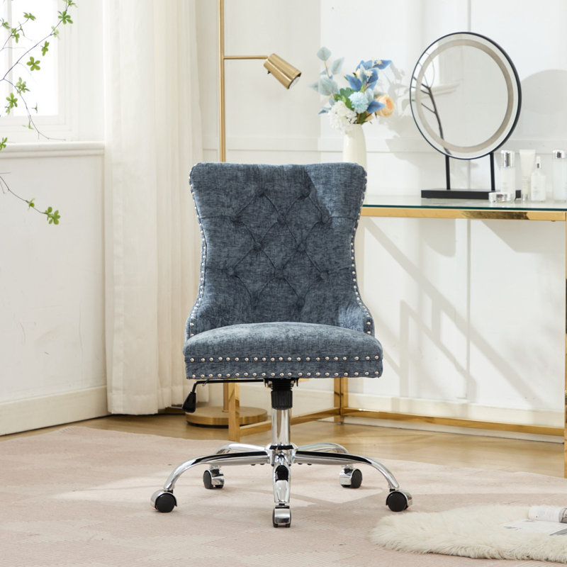 Chaise de bureau en velours avec dossier capitonné et base en métal, Bleu clair, Argent argent