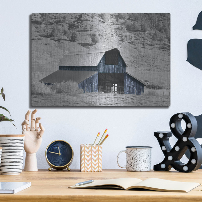 «Blue Barn II» par Lori Deiter, art mural en métal, H 12 po x l 16 po
