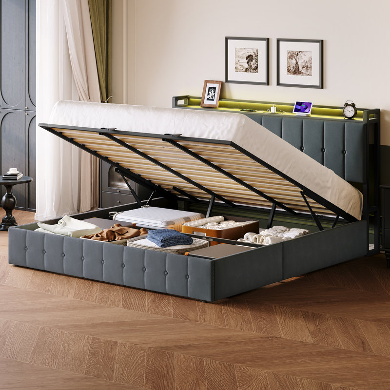 Structure de très grand lit avec rangement relevable, lit en velours rembourré avec lumières DEL et prises de courant, support hydraulique, aucun sommier nécessaire, gris