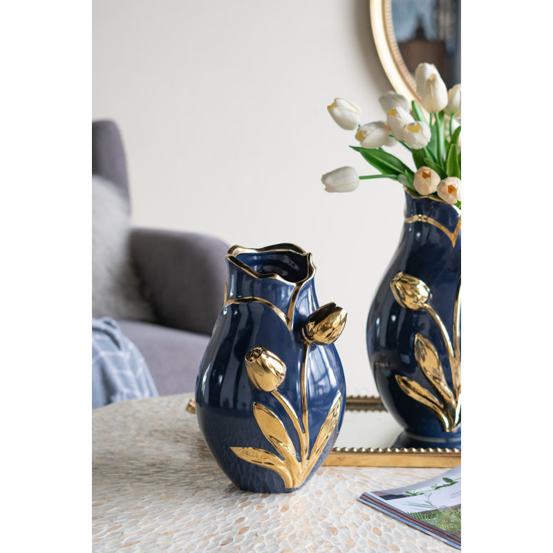 Vase en céramique bleu marine avec motif tulipe dorée, H 11,2 po x l 7,5 po x P 7,5 po