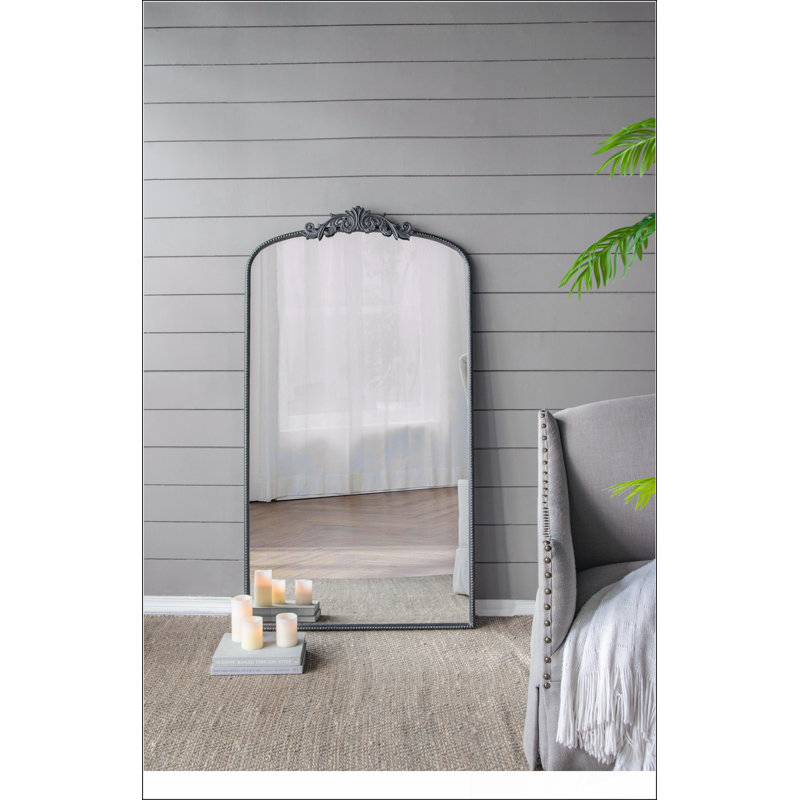 Miroir arqué pleine longueur de 66 po x 36 po, suspendu ou incliné, parfait pour les salons modernes et élégants