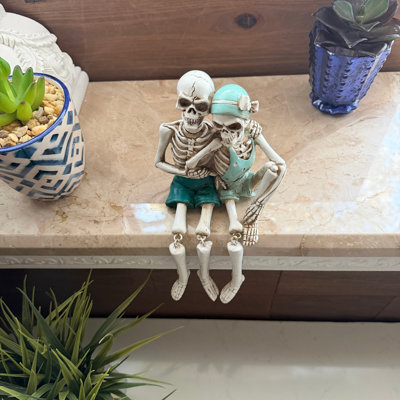 Couple de squelettes en résine, style gothique côtier, pour l'Halloween, en maillots de bain turquoise, à poser sur une étagère, 15 cm de profondeur.