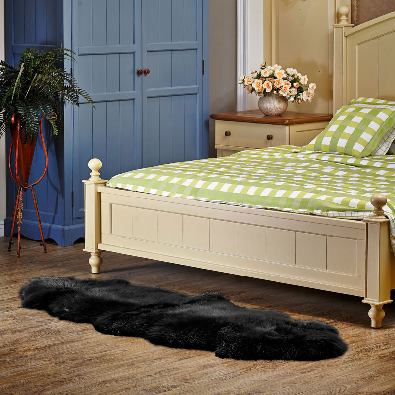 Tapis noir en peau de mouton Laurens, Nouveauté 2 pi x 5 pi 6 po