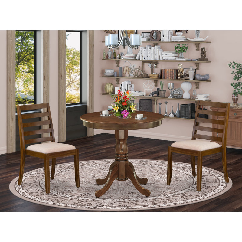 L'ensemble de salle à manger 3 pièces comprend une table de cuisine ronde avec plateau en noyer antique et 2 chaises empilables en tissu de polyester, noyer antique
