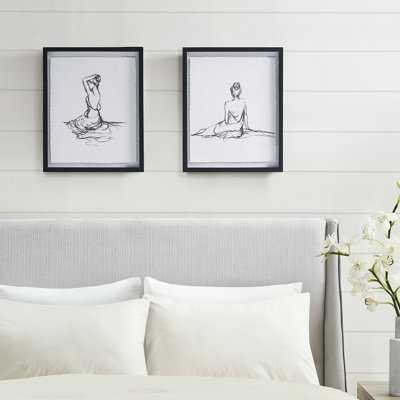Art mural élégant - Croquis de femmes, impression en noir et blanc sur papier à bords frangés avec cintres, personnages féminins encadrés par un artiste
