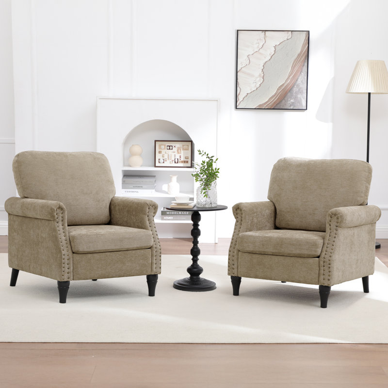 Fauteuil rembourré avec accents cloutés, Brown