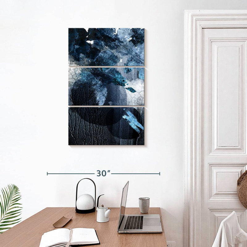Avery Navy White, 32" H x 20" W